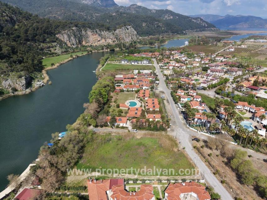 2600 M² Großes Grundstück In Dalyan Gülpınar, Direkt Am Kanal Gelegen, Mit 20% Tourismuszonierung Zu Verkaufen.