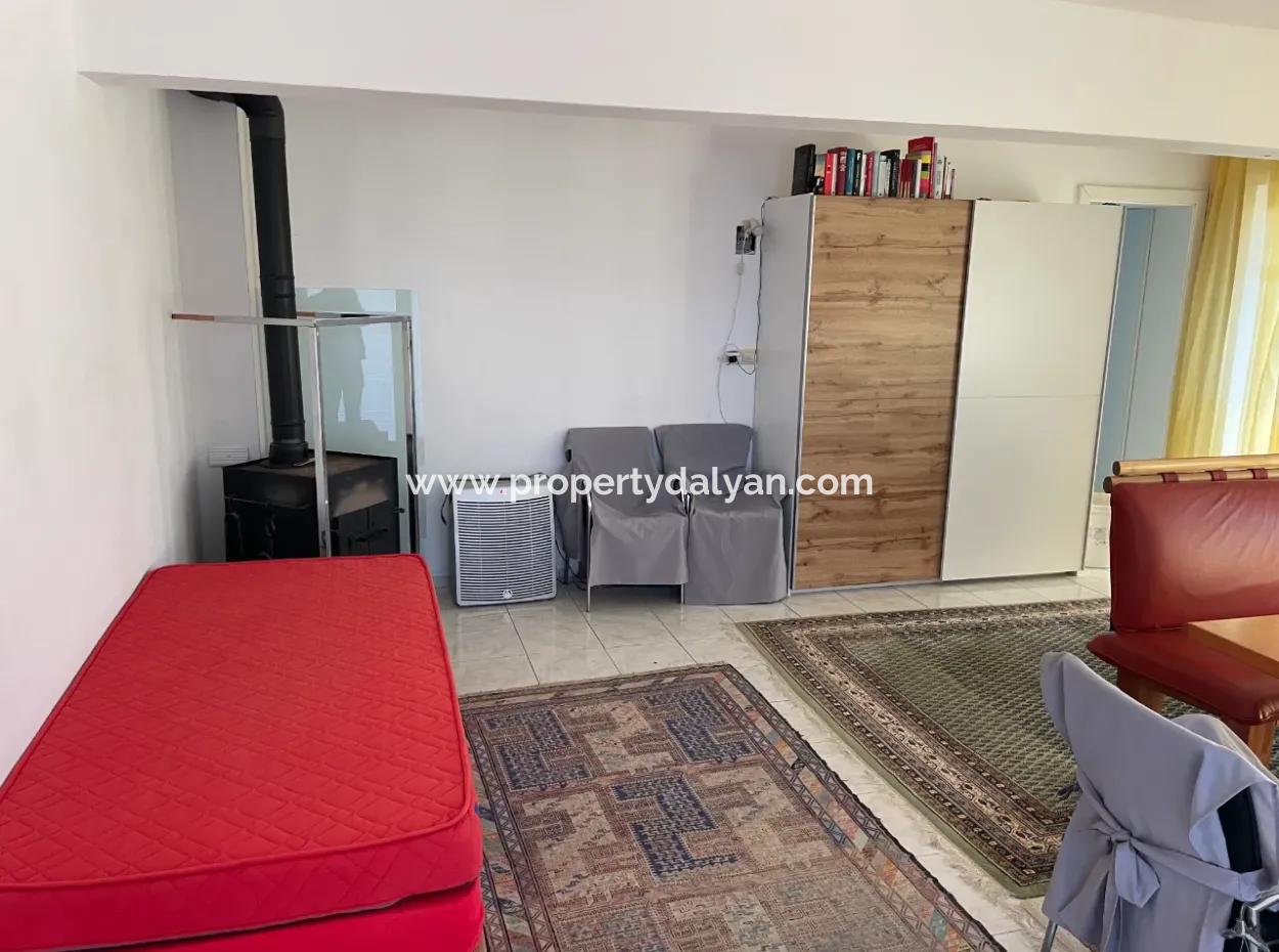 Einstöckiges Haus Zum Verkauf Auf Einem Grundstück Von 2882 M2 In Eskiköy