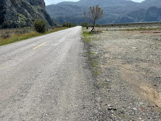 19.600 M² Großes Grundstück Zum Verkauf, Direkt An Der Straße Dalyan Iztuzu Beach Gelegen.