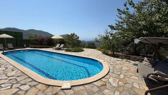 Вилла 4+1 с видом на озеро и море на продажу в Dalyan Gökbel