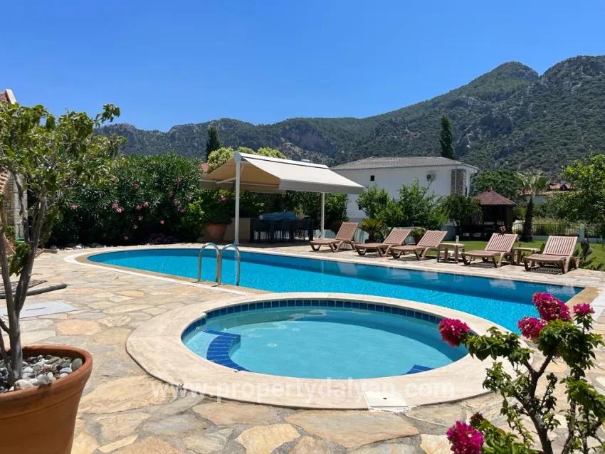 Ortaca Dalyan Mah. Satılık 4+1 Villa - 880 m²