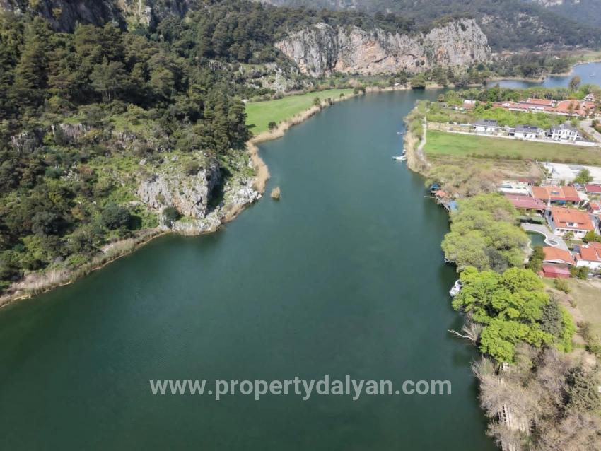 Dalyan Gülpınar'da Kanala Sıfır 2600m2 %20 Turizm İmarlı Satılık Arsa