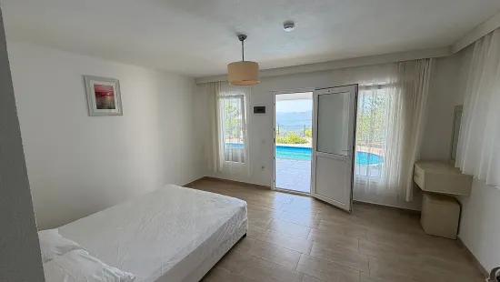 Dalyan Gökbel'de göl ve deniz manzaralı 4+1 satılık villa