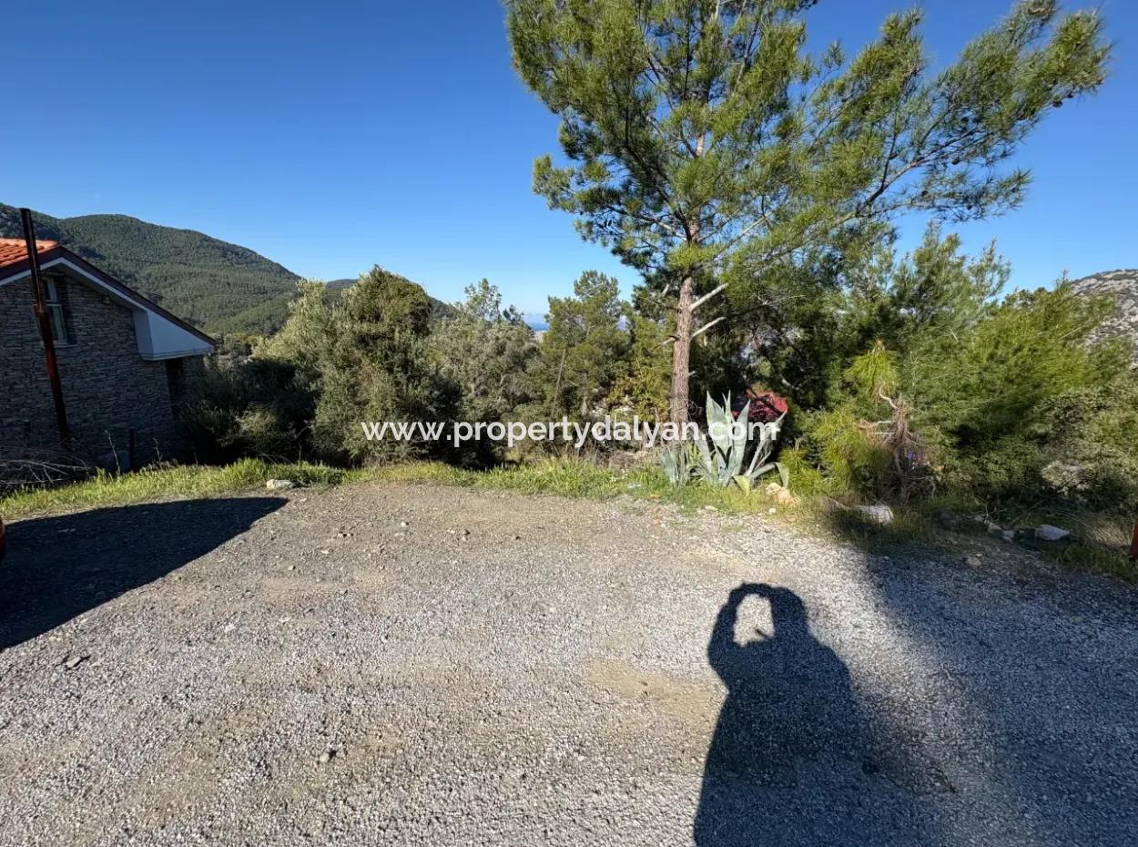 Gökbel'de Köy Yerleşik Alanı İçerisinde Deniz Manzaralı 1000M2 Satılık Arazi