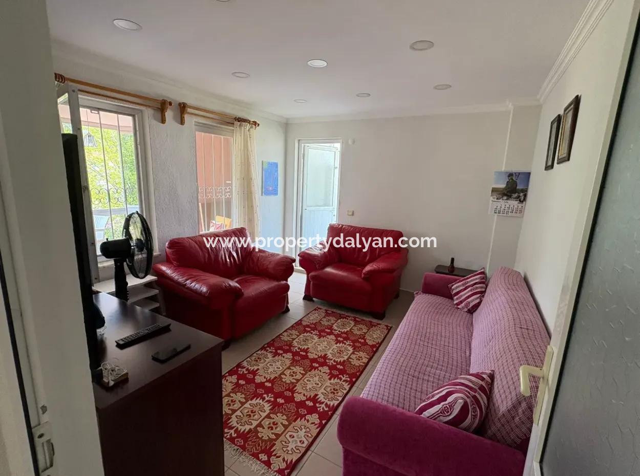 Okçular'da 514M2 Arsa İçerisinde 2 Katlı Satılık Ev