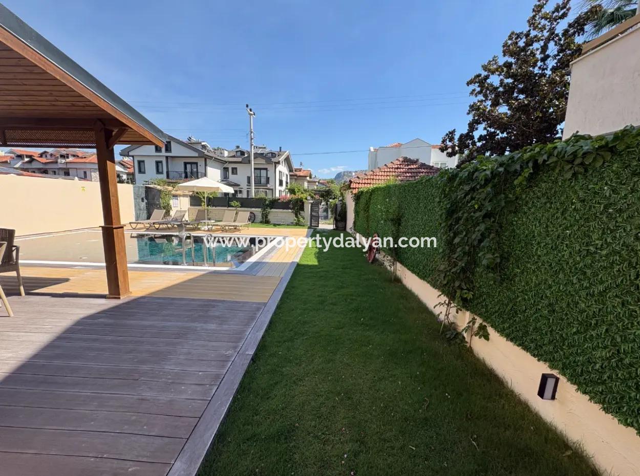 Dalyan'da Gülpınar'da Satılık 4+1 Villa
