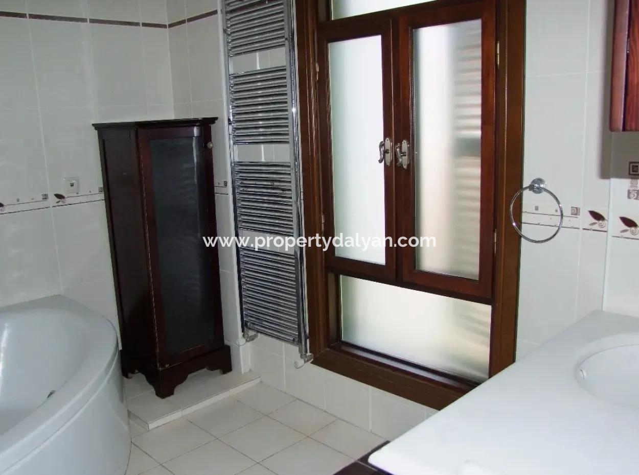 Dalyan'da Deniz Ve Kanal Göl Kral Mezarları Doğa Manzaralı Maraşda Satılık Lüks Villa