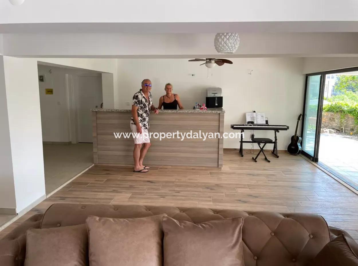 Çandır''da 5+2 Satılık Villa