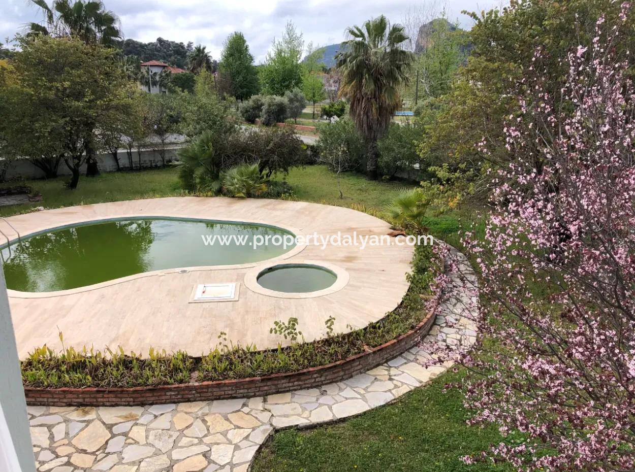 Dalyan Maraş'ta 1532M2 Satılık Villa