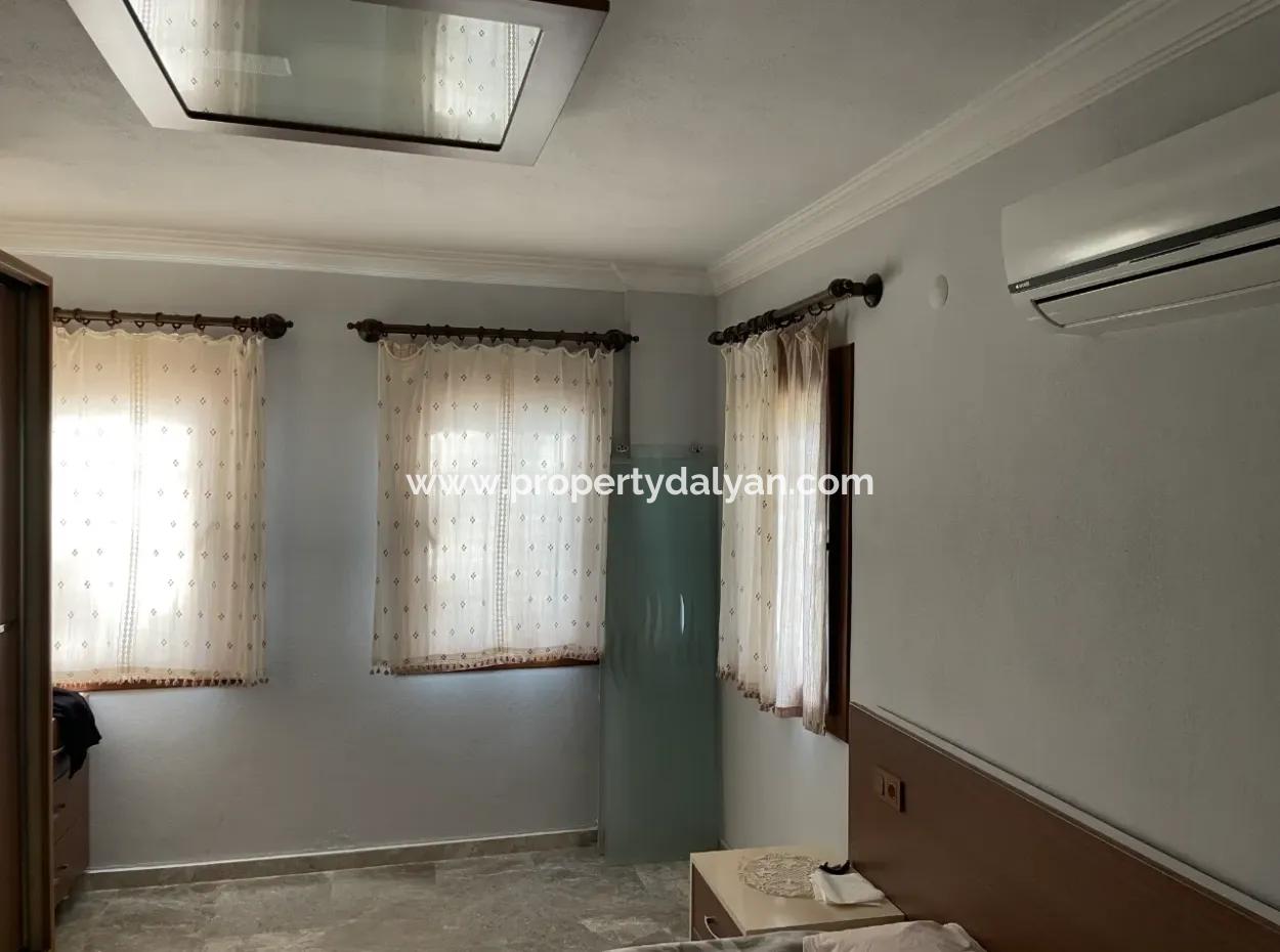 Akçapınar'da Deniz Manzaralı Satılık 6+1 Villa