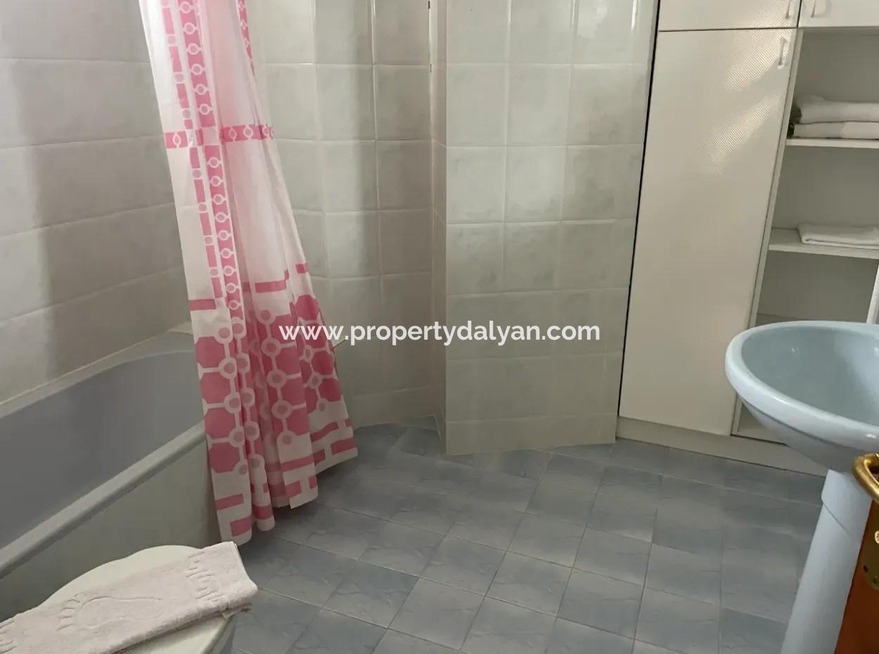 Dalyan'da 1000M2 Arsa İçin'de 4+1 Satılık Villa