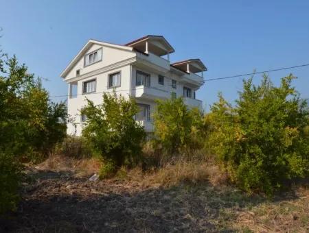 Dalyan Eskiköy'de Göl Manzaralı Satılık Villa