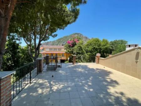 Dalyan Merkezde 5+1 Satılık Villa