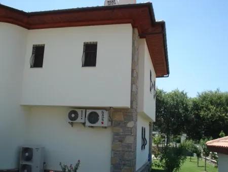 Dalyan'da Satılık Villa Dalyan Gülpınarda  800M2 Arsa İçerisinde 4+1 Salık Lüks Villa